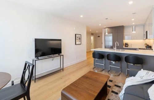 Inner Mission Apartment | Spacious 3 Br w Rooftop Deck, A/C, work desks- San Francisco Life Real Estate nn