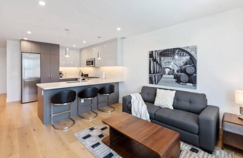 Inner Mission Apartment | Spacious 3 Br w Rooftop Deck, A/C, work desks- San Francisco Life Real Estate nn