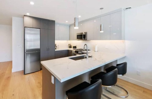 Inner Mission Apartment | Spacious 3 Br w Rooftop Deck, A/C, work desks- San Francisco Life Real Estate nn