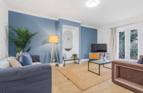 Heston Central House | Spacious 3BHK near Heathrow