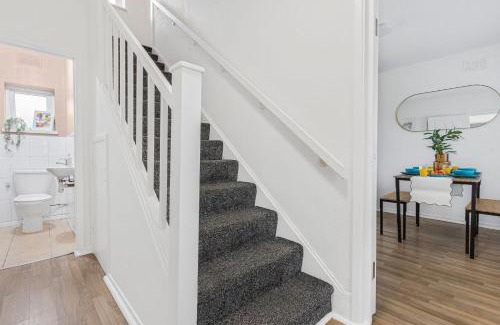 Heston Central House | Spacious 3BHK near Heathrow