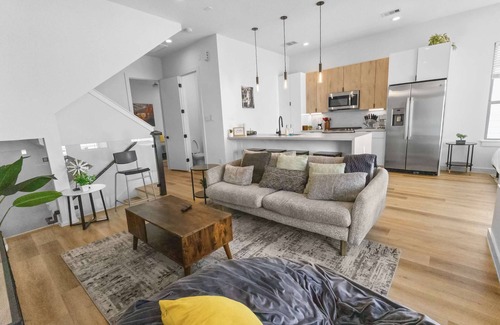 OST - South Union House | Spacious 3BR+Balcony | Sleeps 10 | Near TMC & DT