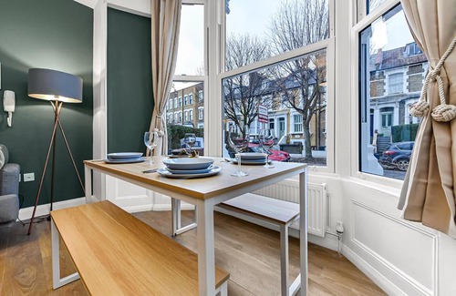 Clissold House | Spacious 3BR Hackney Home, Sleeps 6, Sunny Garden