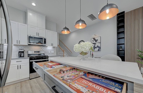 Northside Villa | Spacious 3BR Home Near Med Center, NRG, Downtown & Free Parking