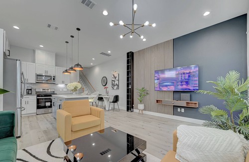 Northside Villa | Spacious 3BR Home Near Med Center, NRG, Downtown & Free Parking