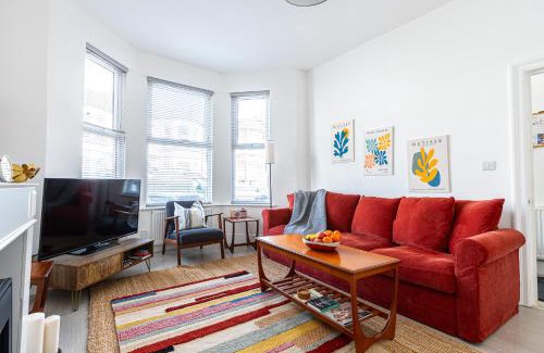 Brent Apartment | Spacious 3BR House, 8 min Kensal Green, NW London