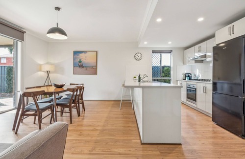 Kilburn House | Spacious 3BR Townhouse by Park Free WiFi & Parking Close CBD