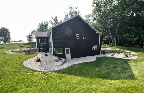 Hobart House | Spacious 4/5-bedroom house w/WiFi, fitness room in charming Hobart —NFL Draft—