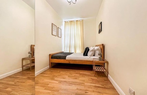 Deptford Apartment | Spacious 4 Bed Flat Near London 02 Arena Greenwich