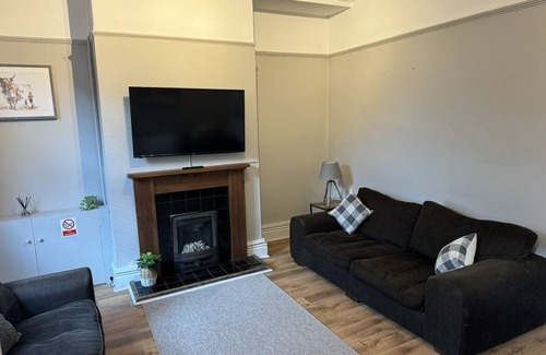 Preston House | Spacious 4 Bed Home En-suite