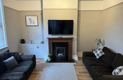 Preston House | Spacious 4 Bed Home En-suite