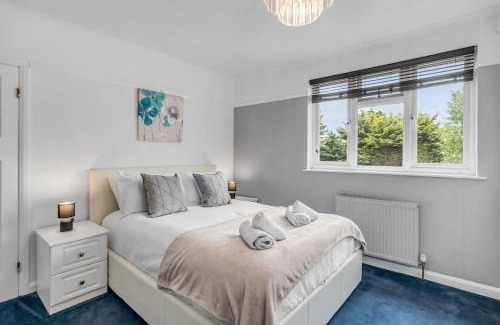Norwich House | Spacious 4-bed Home Garden, Parking & Near City