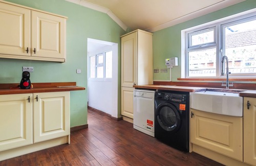 Handsworth House | Spacious 4 Bed House in Birmingham, Suitable for Contractors