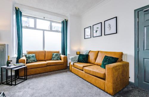 Crewe House | Spacious 4-Bed House in Crewe by 53 Degrees Property, Long-term discounts, Ideal for Contractors - FREE Parking - Sleeps 8