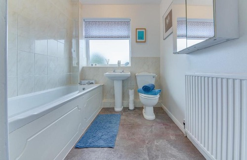 Sheffield House | Spacious 4 Bed House w Office & Parking Nr Peaks