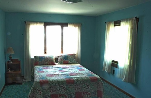 Saratoga Springs House | Spacious 4 Bedroom Waterfront House