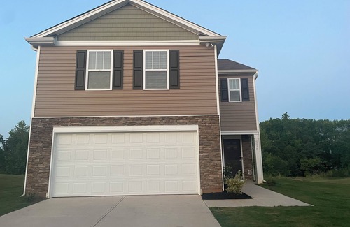 Boiling Springs House | Spacious 4-bedroom building in lovely Boiling Springs with WiFi, AC
