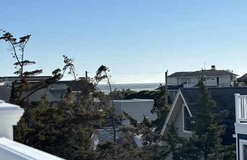 Point Pleasant - Toms River House | Spacious 4 bedroom 31/2 bath in Barnegat Light