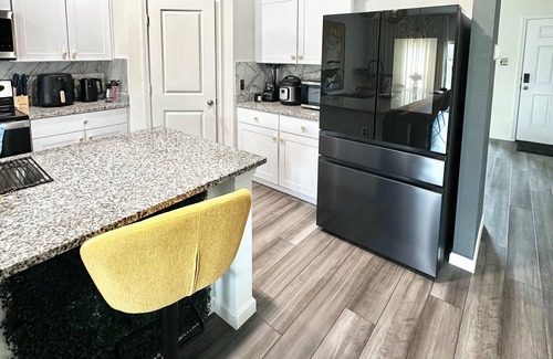 Glenn Heights House | Spacious 4 bedroom house with fitness room and WiFi in charming Glenn Heights.