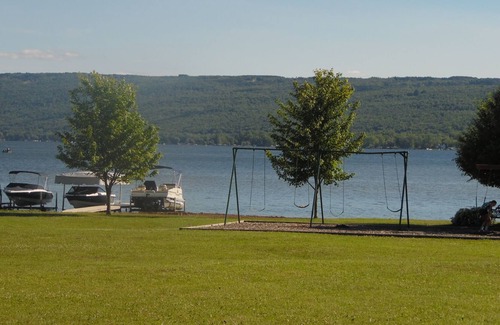 Town of Richmond House | Spacious 4 Bedroom/2 bathrooms Honeoye Lakehouse