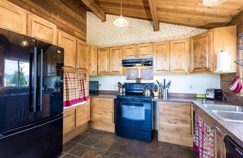 Kalispell House | Spacious 4 bedroom 2 Bath on 3 acres - Spectacular Views & Hot Tub!