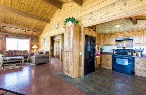Kalispell House | Spacious 4 bedroom 2 Bath on 3 acres - Spectacular Views & Hot Tub!