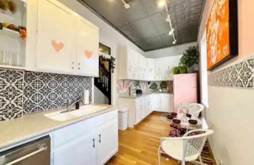 Industry Apartment | Spacious 4-bedroom apartment in welcoming Union City-zebra