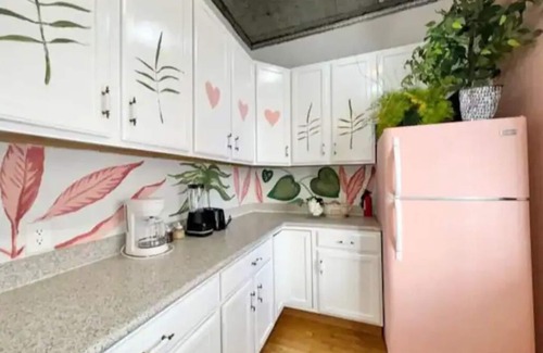 Industry Apartment | Spacious 4-bedroom apartment in welcoming Union City-zebra