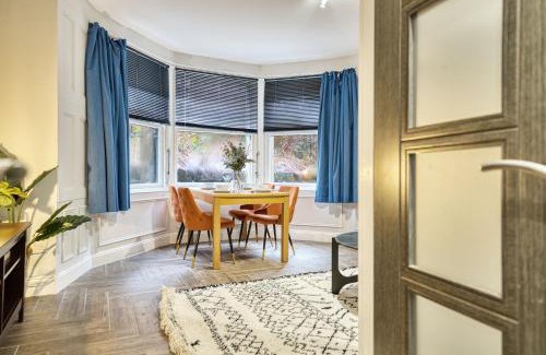 North West Apartment | Spacious 4 Bedroom Apt Near West End Glasgow