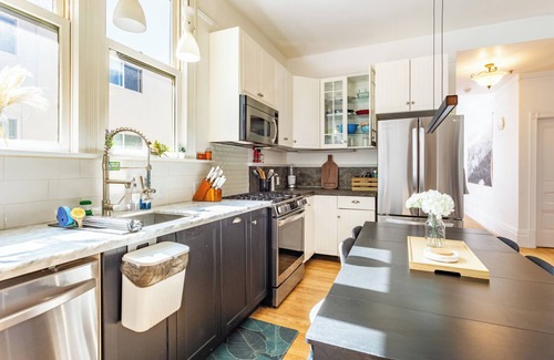 Downtown Berkeley Apartment | Spacious 4 bedroom Apt Walk 2 UC