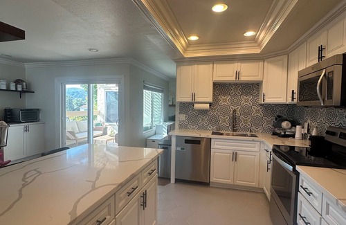 Brea House | Spacious 4-bedroom Disneyland townhome with AC, WiFi