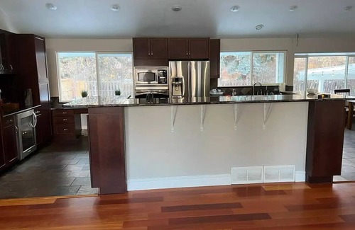 Hampden South House | Spacious 4 bedroom DTC home with a hot tubnn