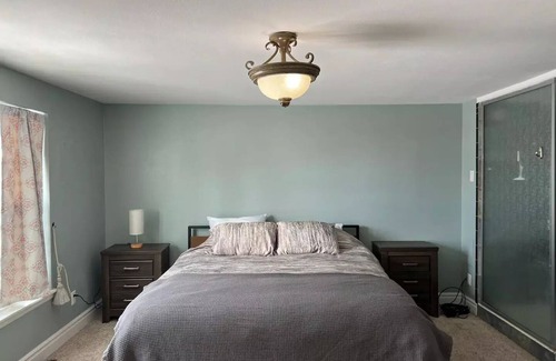 Hampden South House | Spacious 4 bedroom DTC home with a hot tubnn