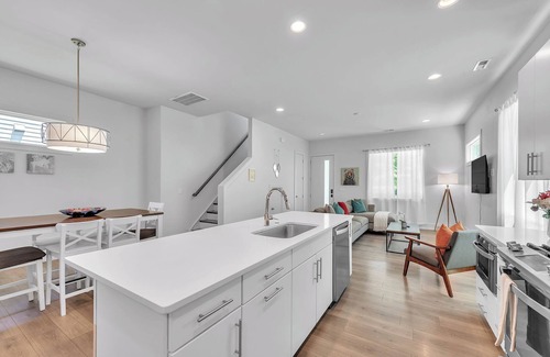 Sugar Creek House | Spacious 4-bedroom house with WiFi, AC in charming Charlotte