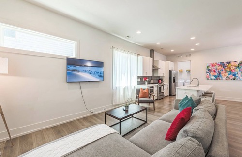 Sugar Creek House | Spacious 4-bedroom house with WiFi, AC in charming Charlotte