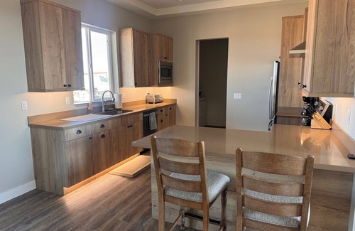 Wittmann House | Spacious 4-bedroom house with up to 4 stalls for your horses. 1W26848n