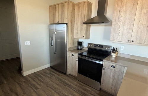 Wittmann House | Spacious 4-bedroom house with up to 4 stalls for your horses. 1W26848n