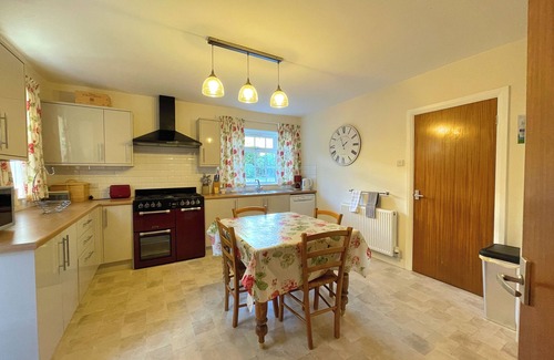 Sheffield House | Spacious 4 Bedroom House with Garden
