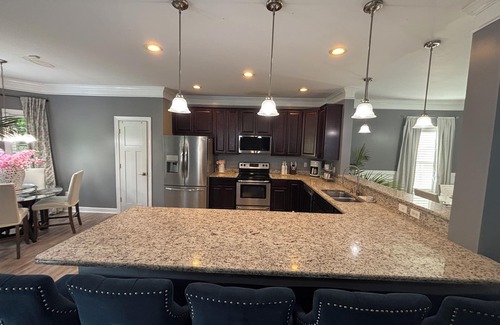 Bayview House | Spacious 4-bedroom house in charming Norfolk with WiFi, AC