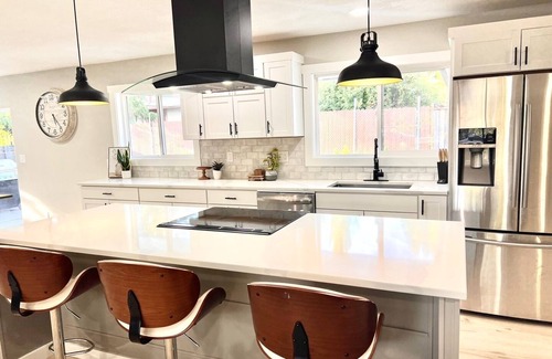 Aloha House | Spacious 4-bedroom single level home in Beaverton close to Intel/Nike/Golf