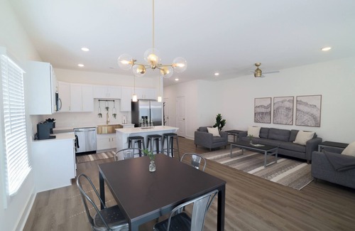 Central House | Spacious 4-bedroom townhome in Central with AC, WiFi. Enjoy your stay