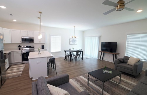 Central House | Spacious 4-bedroom townhome in Central with AC, WiFi. Enjoy your stay