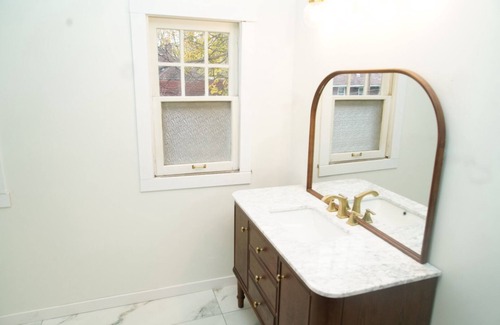 Near Northside House | Spacious 4-Bedroom + Loft Retreat in Fall Creek – Steps from Downtown!