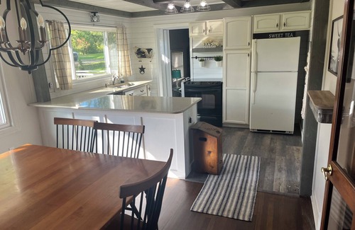 North Canton House | Spacious 4-bedroom house in charming North Canton with AC, WiFi