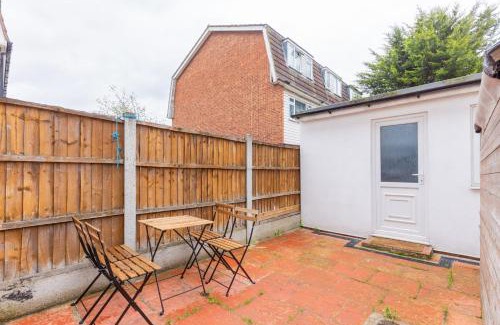 Custom House House | Spacious 4BD Home near ExCel London!