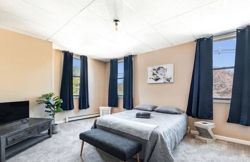 Orono Apartment | Spacious 4BD | Sleeps 8 | Only Minutes to Bangor.