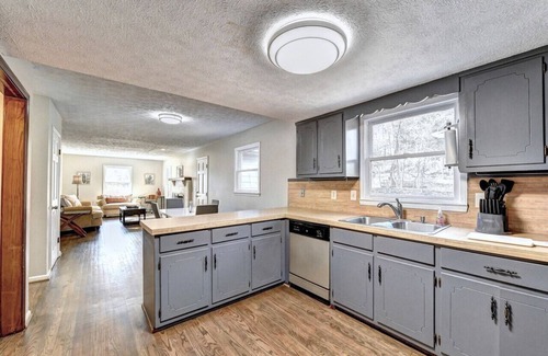 Cumming House | Spacious 4bedroom Home with private Acre lot
