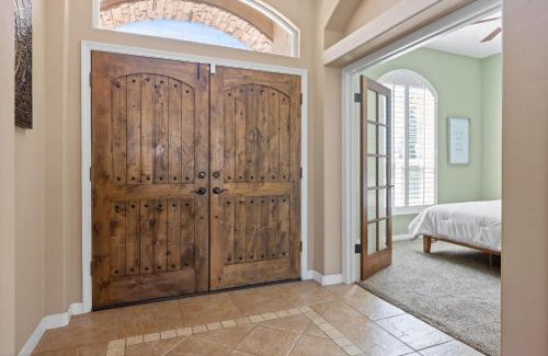 Greenacres House | Spacious 4BR 3BA Home KING Suite Pool Sleeps 8