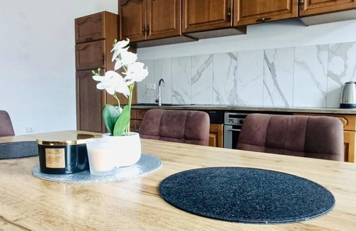 Grinzing Apartment | Spacious 4BR for 15 & 15 Min to Danube