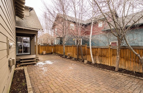 Mountain View House | Spacious 4BR Home in Bend – Near Hospitals & Highways, Perfect for Families!